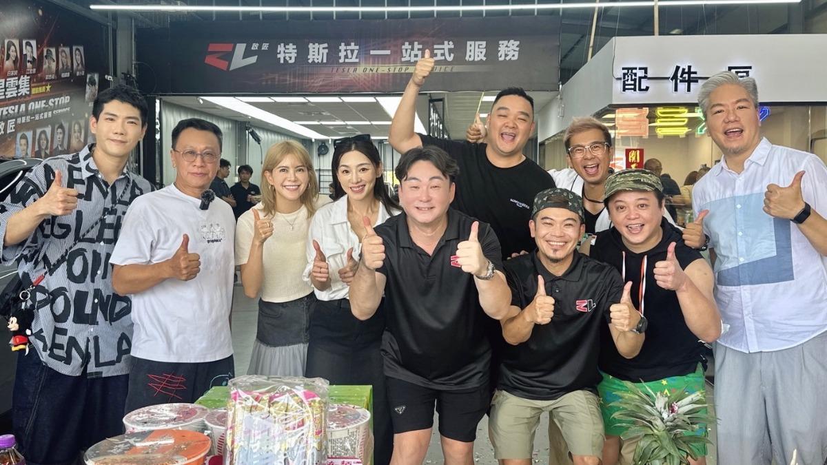 力挺男星千萬店面! 金鐘影帝開箱新車特斯拉:未來靠它了