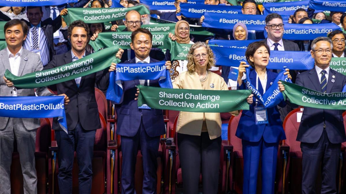 2025年世界環境日主題為「塑戰速決」(#BeatPlasticPollution),希望終結塑膠汙染。(圖/翻攝自聯合國世界環境日官網)