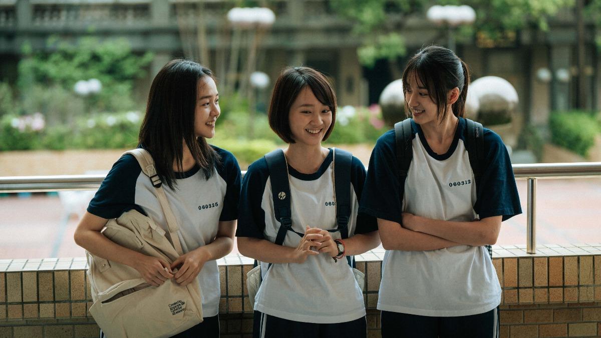 林廷憶、方郁婷、陳昕葳(左起)戲裡飾演關鍵女兒角色。(圖/Netflix提供)