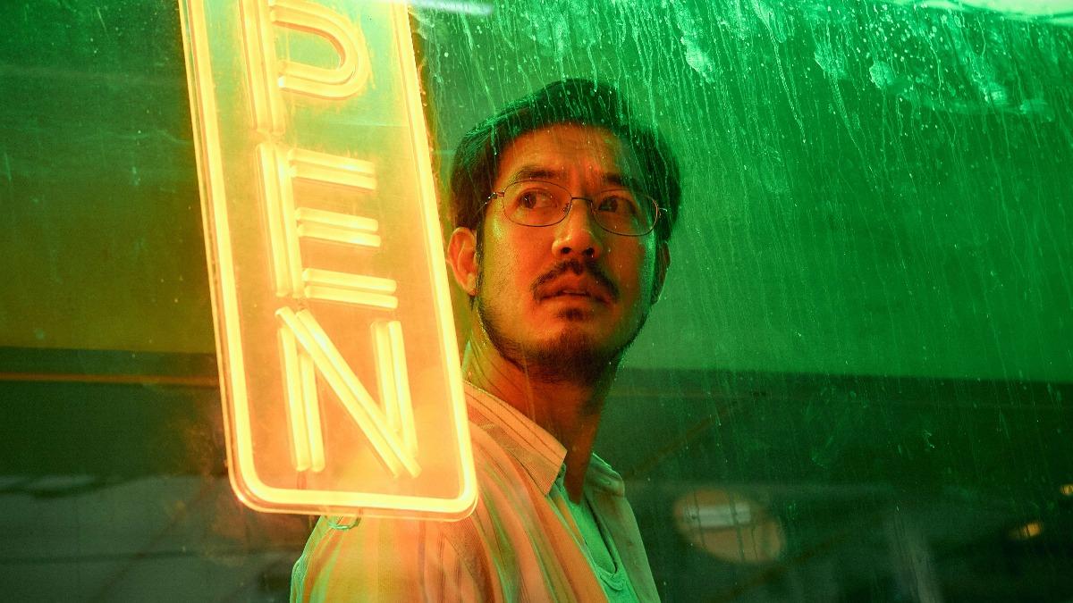 泰國影帝蘇格拉瓦·卡那諾飾演舒淇鄰居,是劇中關鍵角色。(圖/Netflix提供)
