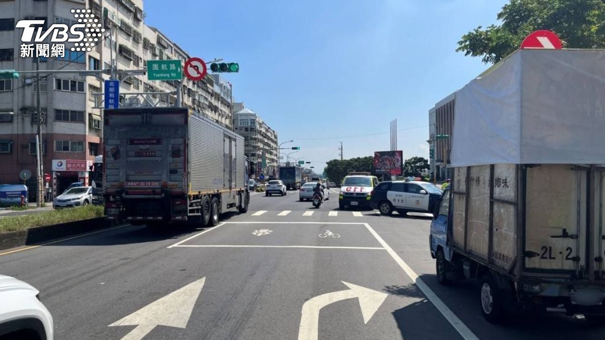 混凝土預拌車輾死腳踏車騎士。(圖/TVBS)