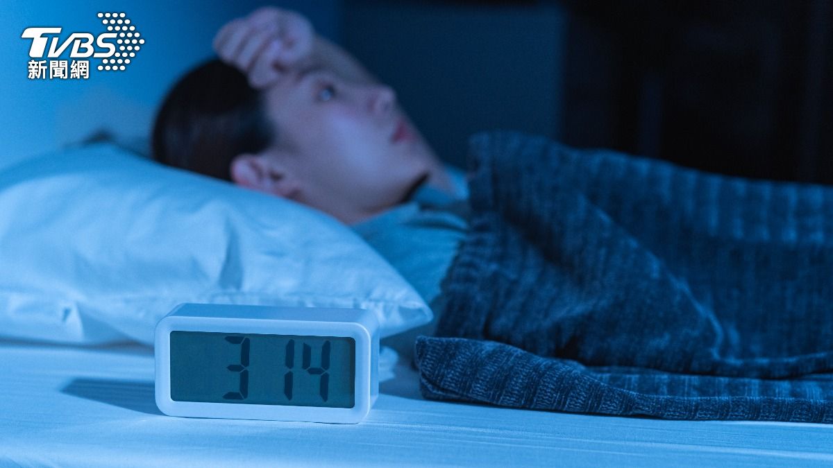 夜晚總是睡不好?醫揭「飲食習慣」關鍵 晚餐、宵夜這樣吃更好眠