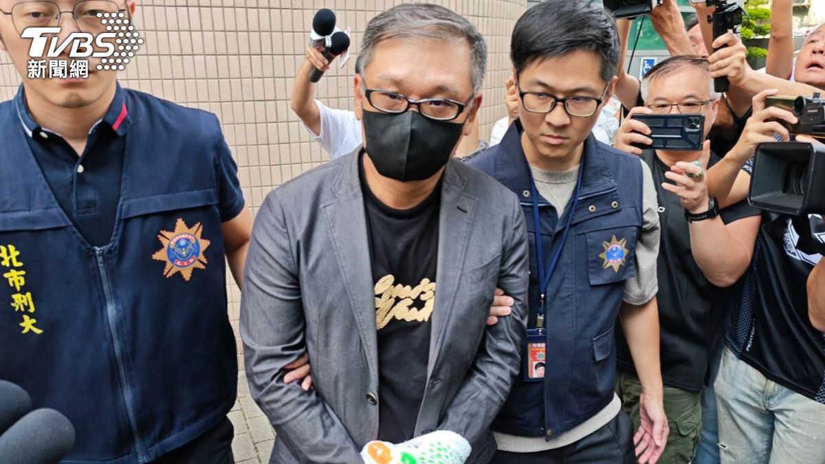太陽聯盟副盟主「麥可」在後方不發一語。(圖/張貴翔攝)