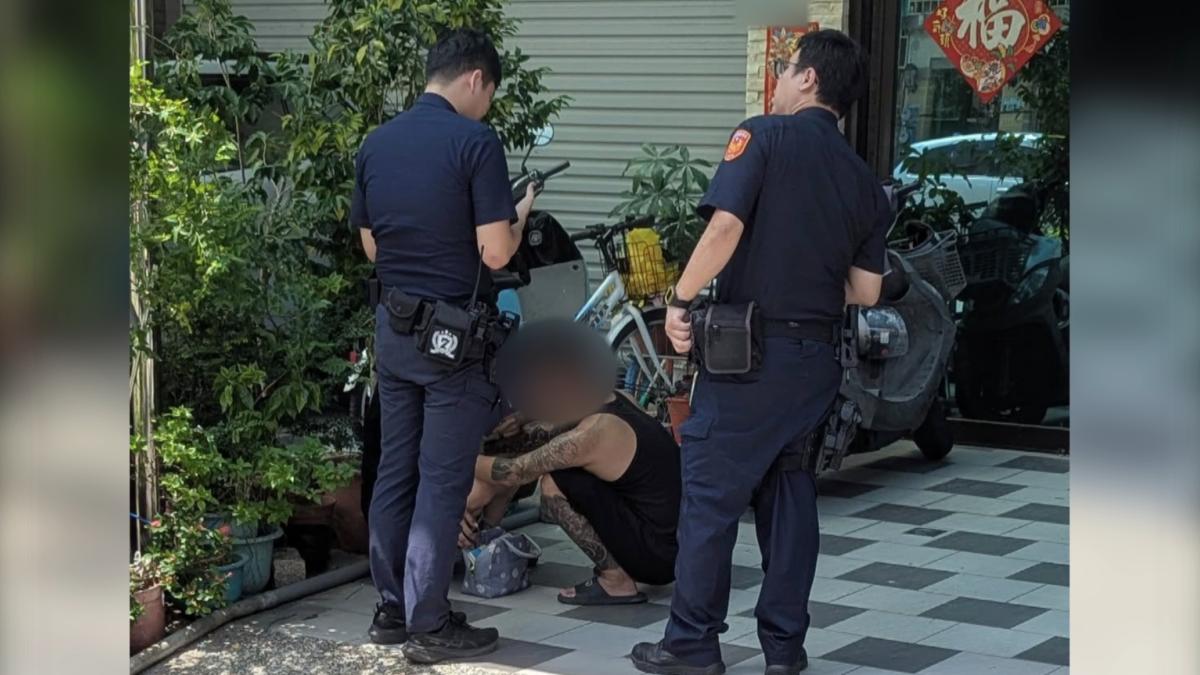員警到場,雙方都否認有動手,不過男子情緒失控,民眾全程目擊,還原當時狀況(圖/翻攝 臉書嘉義綠豆大小事)