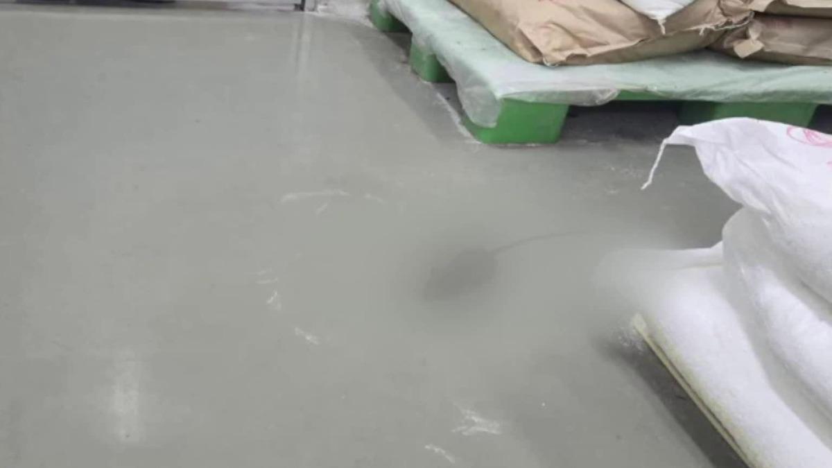 迪化街名店遭控「蝴蝶酥插毛髮」 爆「老鼠趴糖粉旁」
