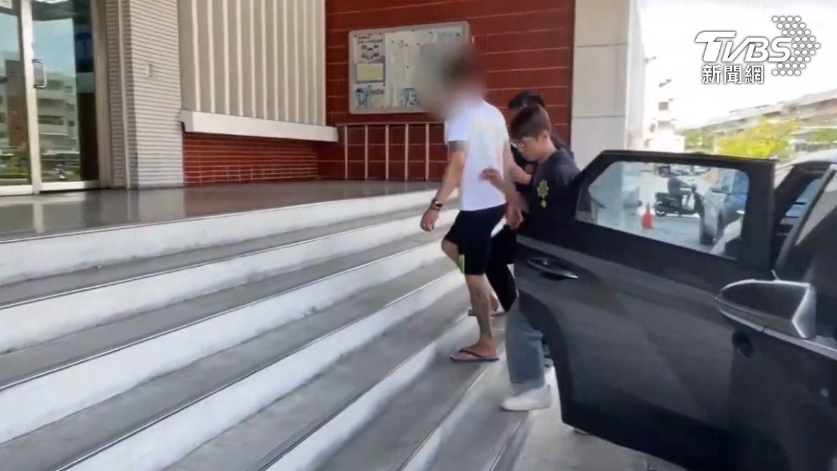 攔停盤查,但嫌犯態度不配合,他心虛狂逃,開車回住家躲起來,3小時順利逮到人(圖/TVBS)
