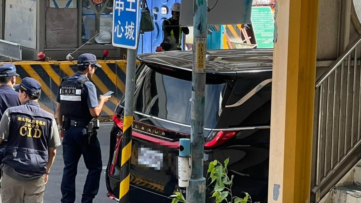 天道盟鐵霸涉洗錢遭移送!妻坐豪車在外苦候 下秒遭警驅離