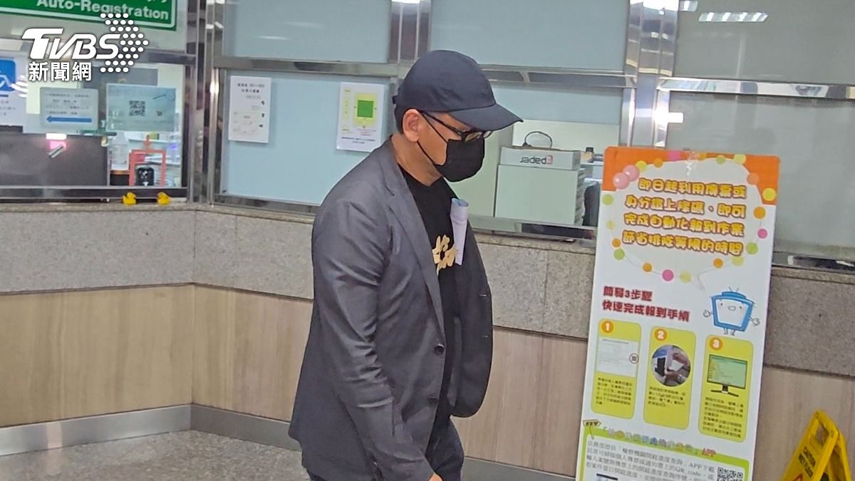 太陽聯盟副盟主「麥可」洪瑞宏以100萬元交保。(圖/TVBS)