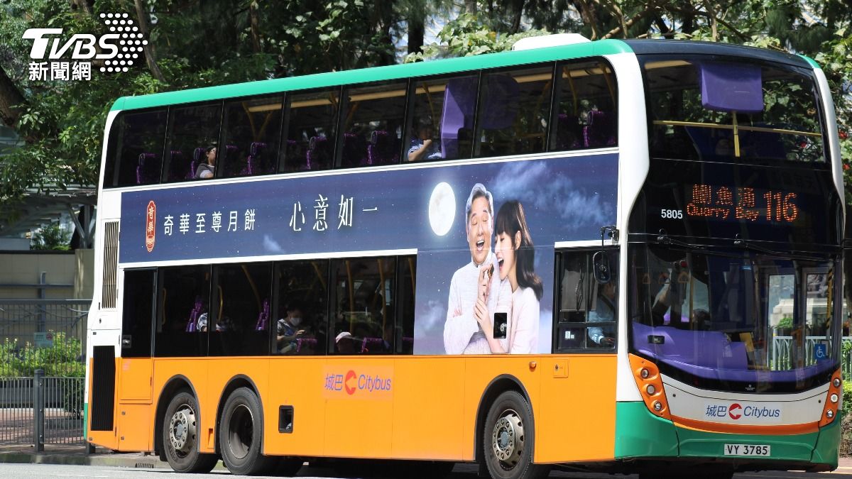 香港驚見蒙面女司機！全臉面罩＋墨鏡上路引熱議　網揭實際用途