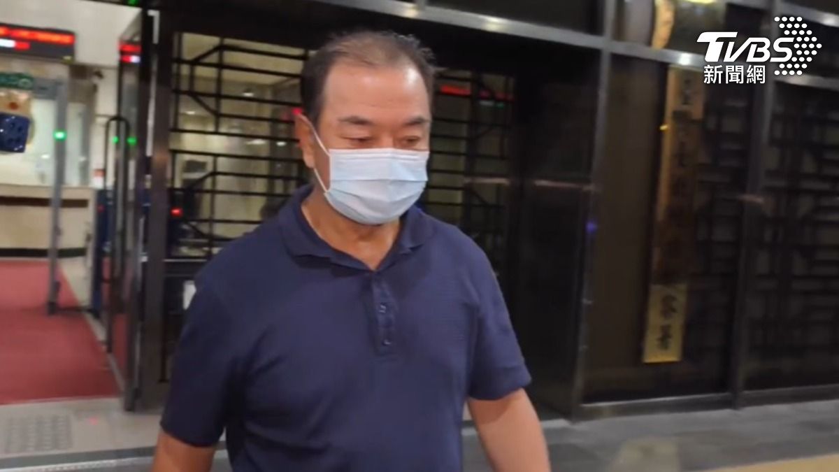 凌華大股東胡正陽50萬元交保。(圖/TVBS)