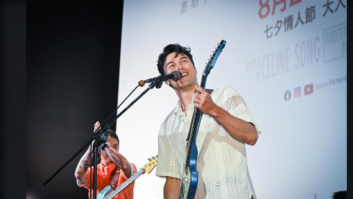 鳳小岳突現身影廳!現場秒變演唱會 甜告白老婆:已找到天作之合