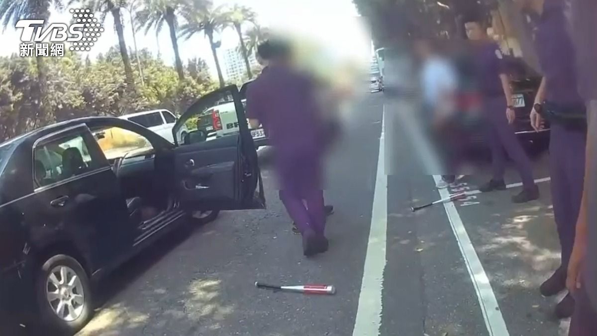 行車糾紛不單純!新北男駕駛被追撞 剛下車就遭3煞拿球棒圍毆