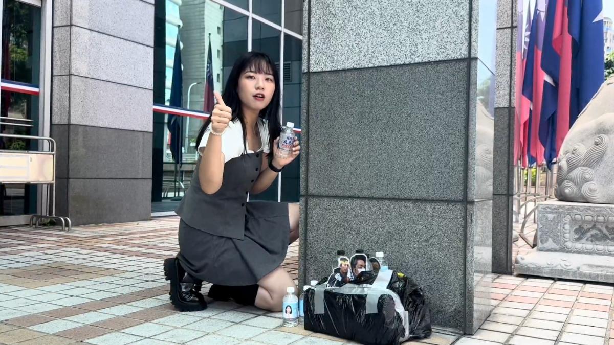 楊智伃當面喝掉「核廢水」 陳聖文反嗆:很光榮嗎?這不是比賽