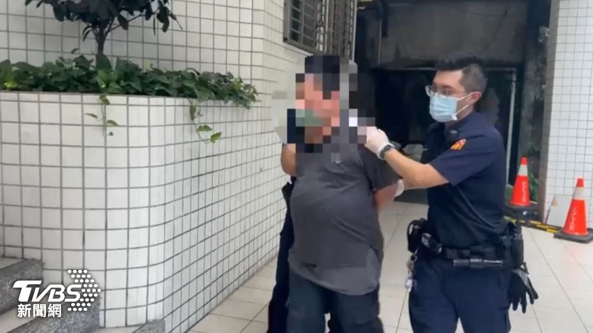 賴男被依傷害現行犯帶回。(圖/TVBS)
