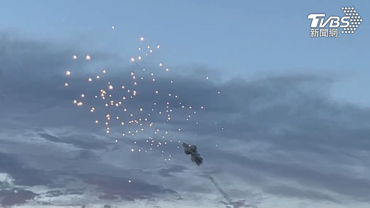 空軍今天(20日)清晨實彈射擊愛國者二型飛彈，卻在發射的4秒後，突然自爆。（圖／TaiwanADIZ提供）