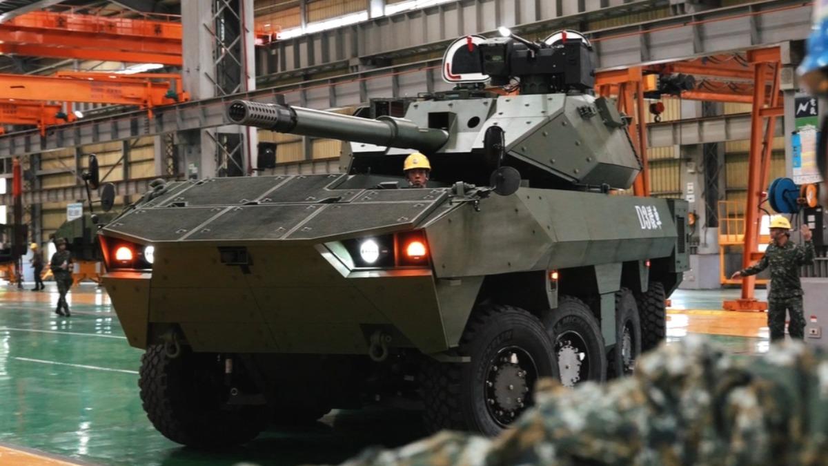 由軍備局研製的獵豹輪型戰車，最新的D3樣車藉由國防部官方節目對外亮相。(圖／軍聞社)