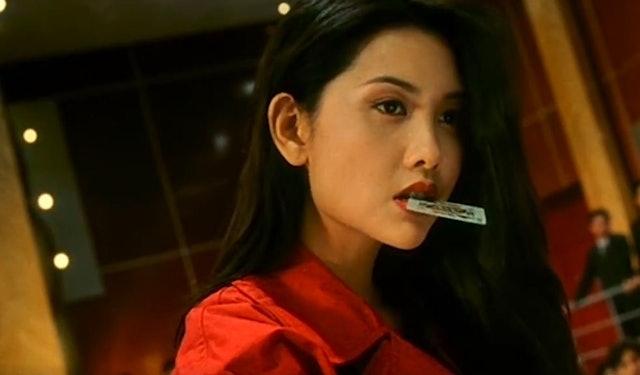 邱淑貞在電影中的性感演出,讓許多人留下深刻印象。(圖/翻攝自微博)
