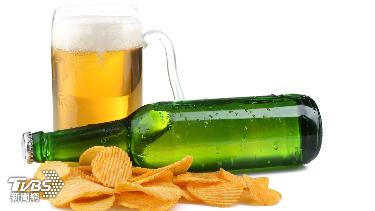德超商夜間禁售「啤酒、洋芋片」!學生怒示威成功暫緩禁令