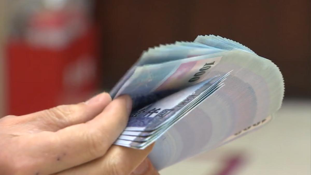 週四台股反彈,新台幣匯價則持續貶值。(圖/TVBS)