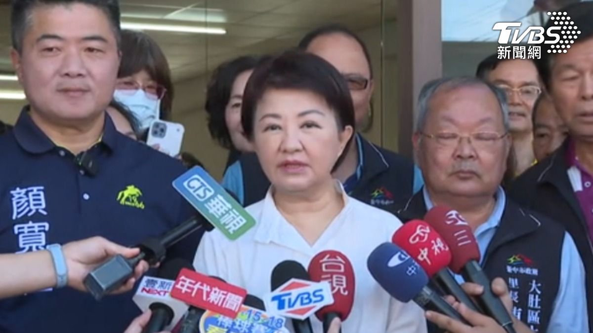 台中市長盧秀燕,21日請假陪同國民黨立委掃街。(圖/TVBS)
