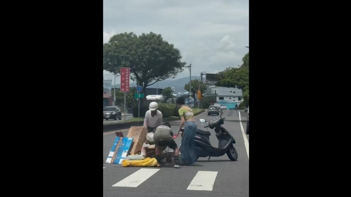 阿伯摔倒路中央!藍波老師與女兒急上前救援 善舉感動50萬人