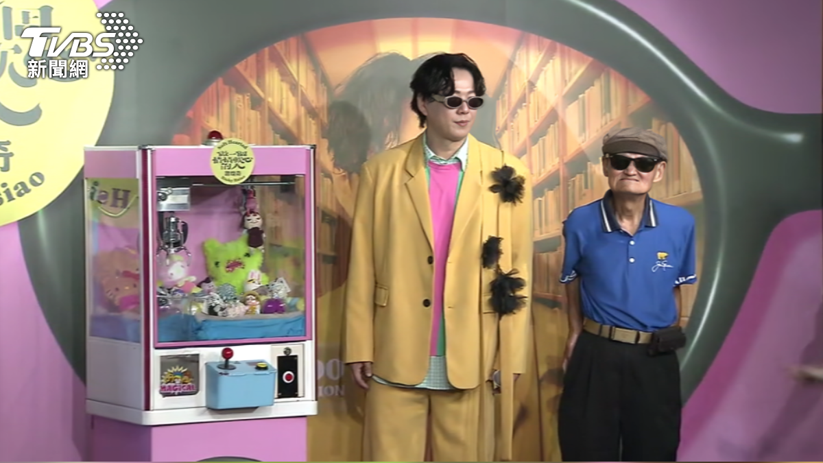 蕭煌奇邀請李炳輝合唱歌曲〈你攏無咧看〉。(圖/TVBS)
