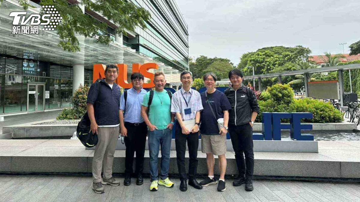 新加坡國立大學教授Dr. TONG Yen Wah與沈中元教授建立合作共識。(圖/東海大學 提供)