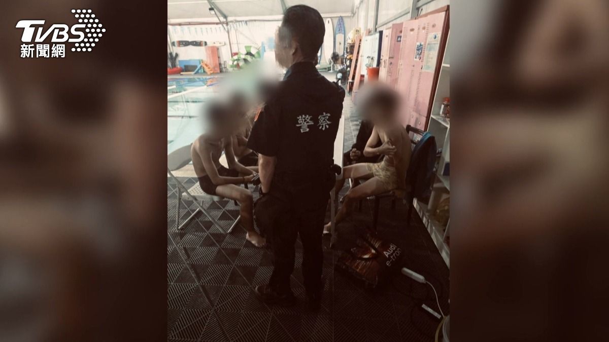 5國中生偷闖泳池遭逮!「深夜戲水玩滑梯教具」 警方通報兒少追蹤。(圖/TVBS)