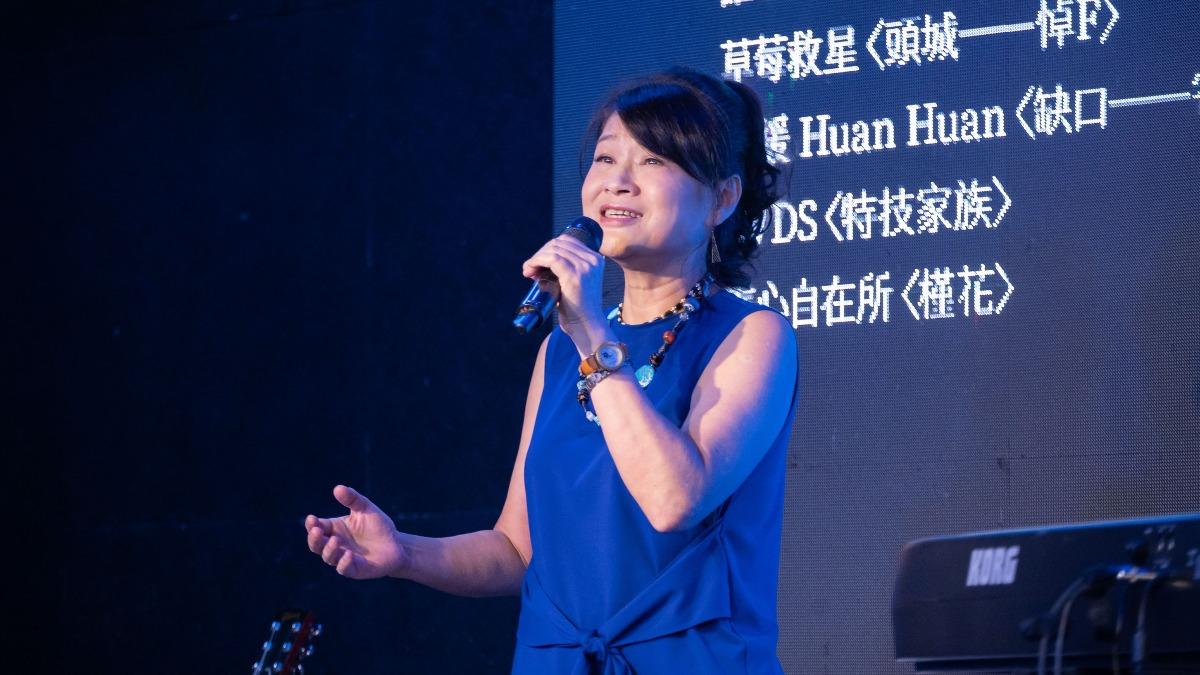 國寶詩人罕露面!金曲歌后羅思容秒變粉絲 童子賢高喊被解救