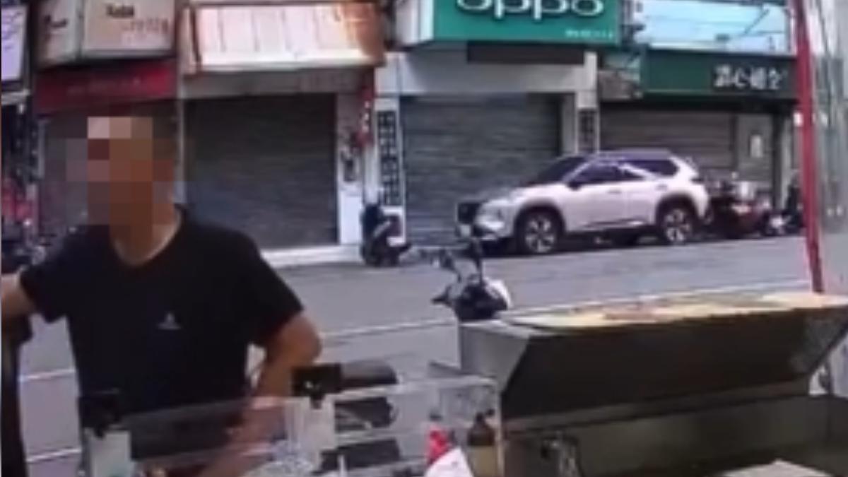黑衣男子砸店叫囂,身分遭起底為台積電外包商工人。(圖/民眾提供)