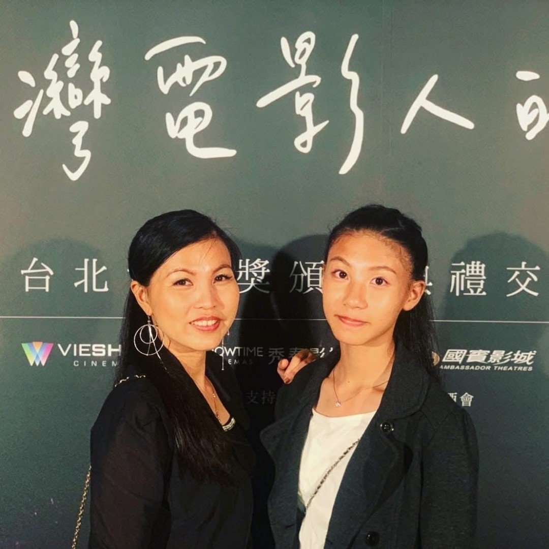 ▲陳秋柳(左)與女兒鄭琬諠(右)一起追尋演員夢想。(圖片來源:陳秋柳提供)