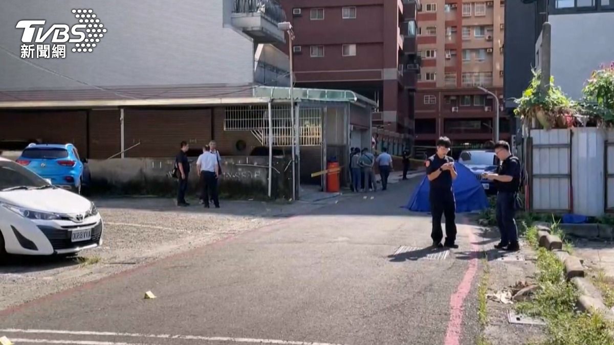 高雄左營區今早發生槍擊命案,一名51歲羅姓通緝犯在出門遛狗時遭槍手埋伏伏擊。(圖/TVBS)