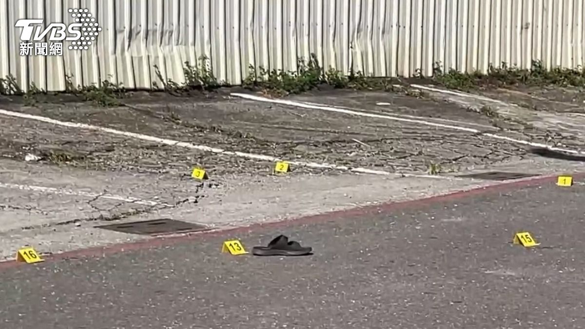 現場發現51歲羅姓男子已明顯死亡,現場留有12個彈殼,羅男身上有5處槍傷。(圖/TVBS)