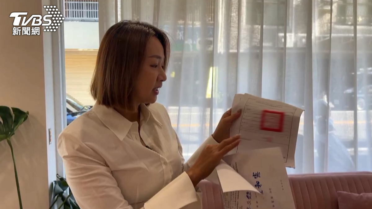 台南一名陳姓女子因在淘寶網購買大支棉花棒，被認定為醫療器材而遭警方拘捕，並被罰款10萬元。（圖／TVBS）