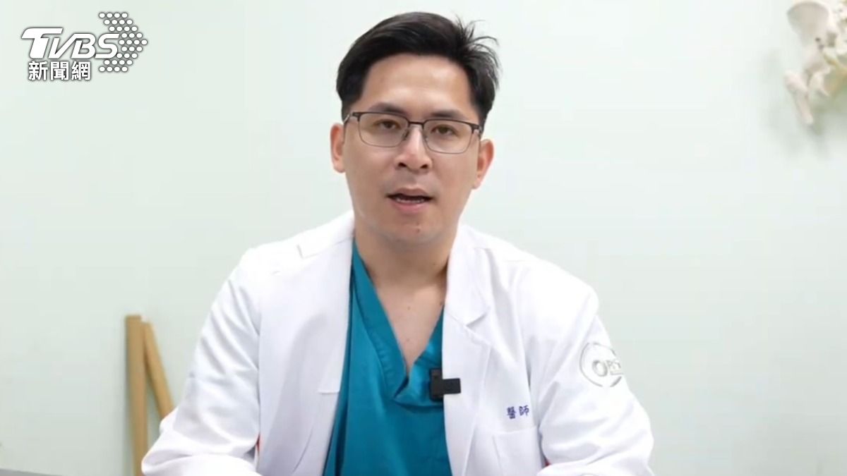 長時間滑手機!醫師:恐提早頸椎退化 勿輕忽 (圖/TVBS)