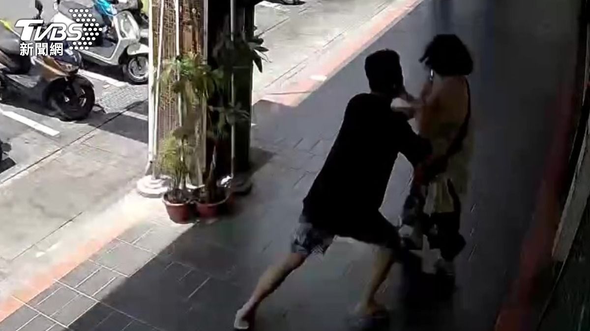 梅海強為了摸狗毆打路人。(圖/TVBS)