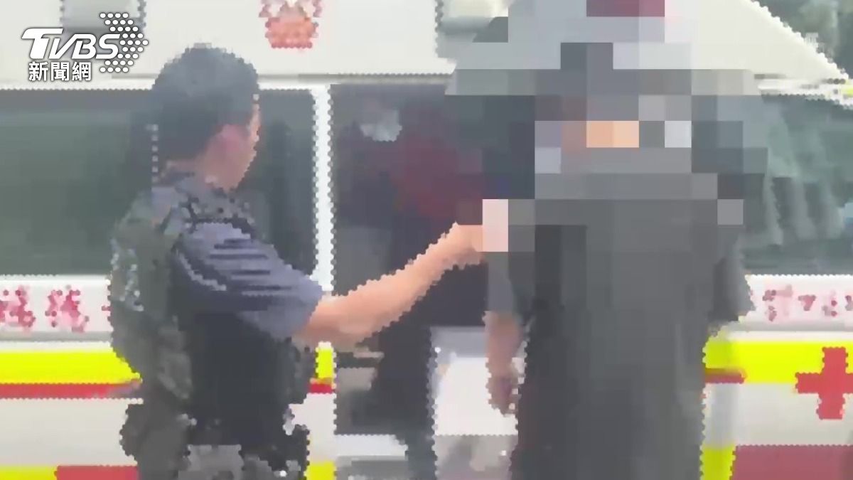 梅海強精神不穩定被強制送醫。(圖/TVBS)