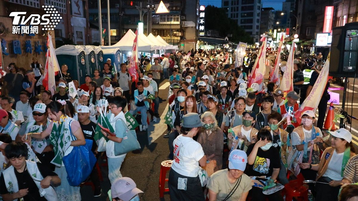 現場人潮。(圖/華子琛攝)