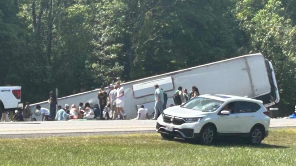紐約觀光巴士從尼加拉瀑布返回車禍!5死多傷 疑一原因死傷慘重
