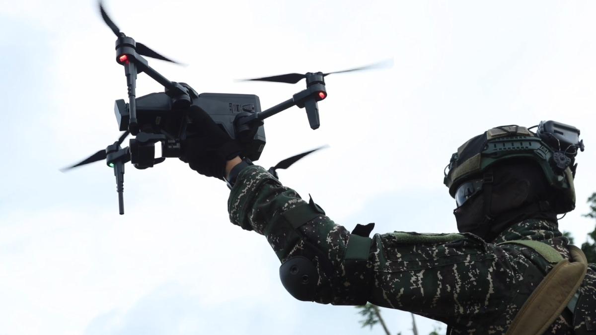 隨著部隊將大量接裝無人機，陸軍高層思考將無人機偵查組移出聯兵營，單獨成為旅級直屬單位。(圖／資料照)