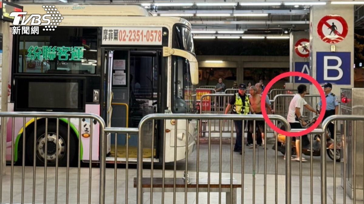 疑行車糾紛騎士追進公車月台 砸車窗爆打司機