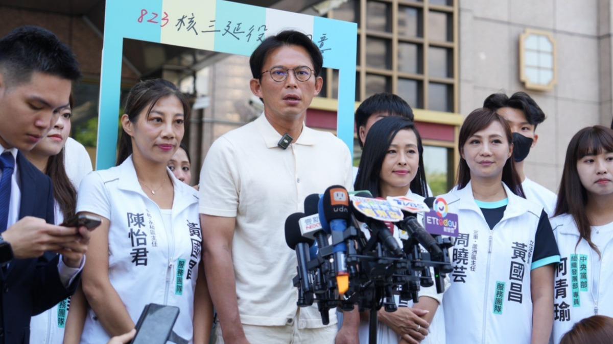 黃國昌罵到自己人!嗆記者「白X問題」 吳益政不忍發聲