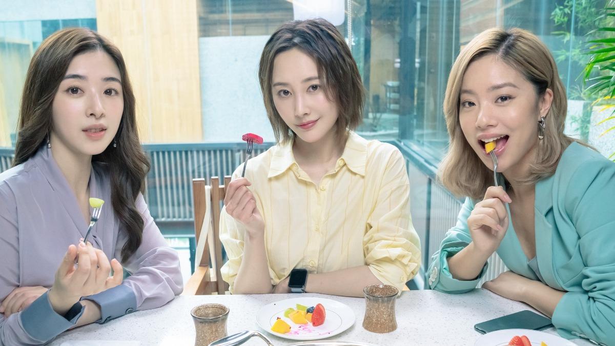 王菊（右起）、李純、張含韻在《愛很美味》藉由食物表現出人生觀。（圖／TVBS）