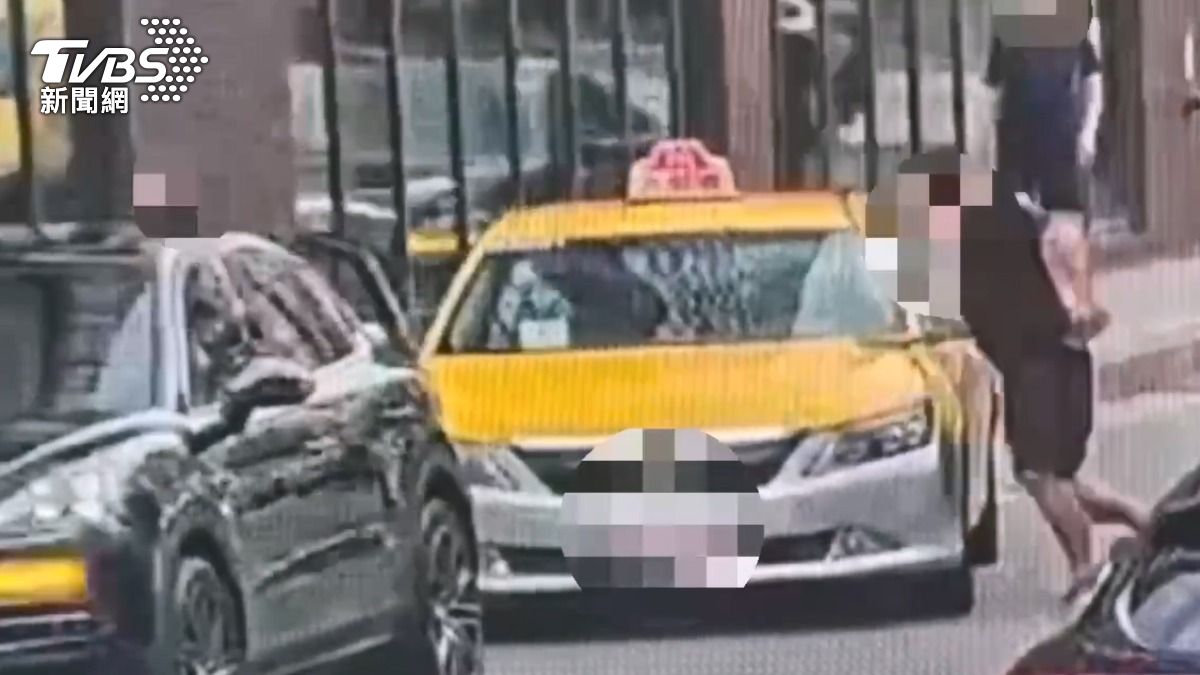 計程車司機為了2000元,當街對女性友人施暴。 (圖/TVBS)