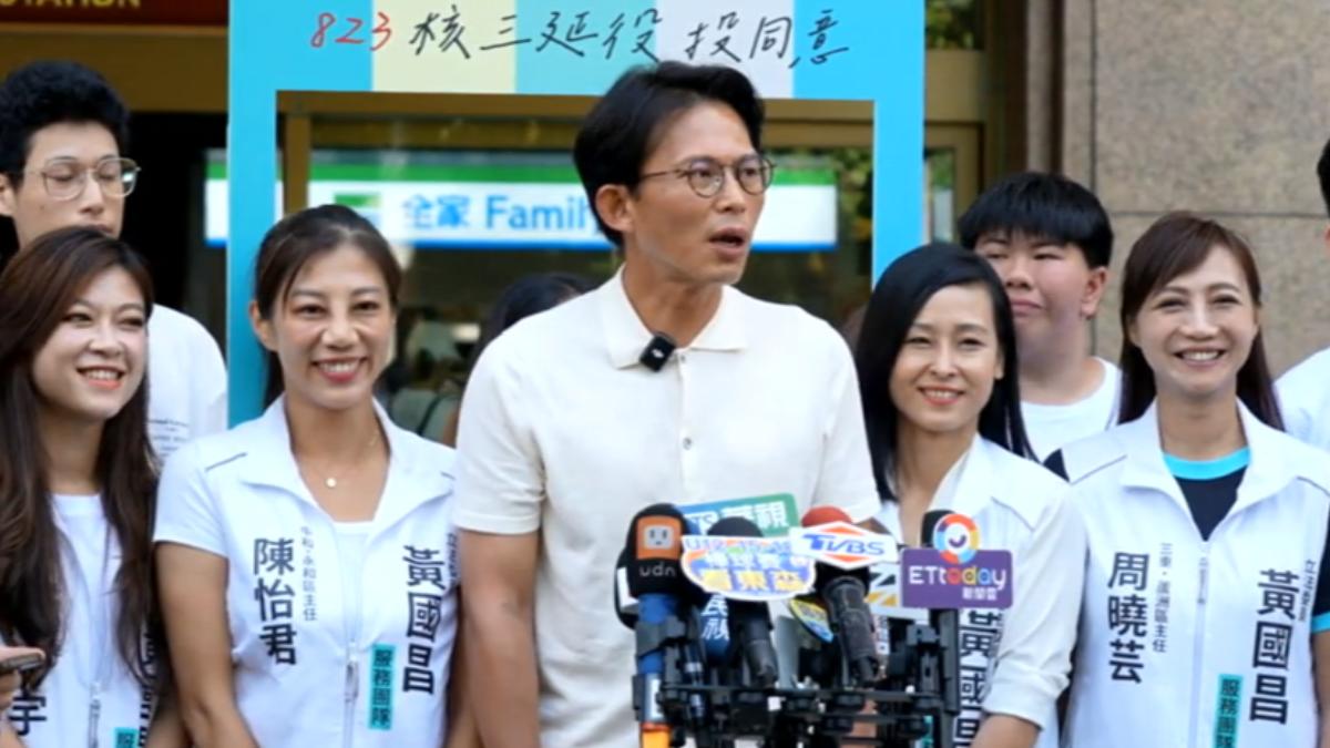 民眾黨主席黃國昌北車催票,鎖定75萬首投族。(圖/民眾之聲)