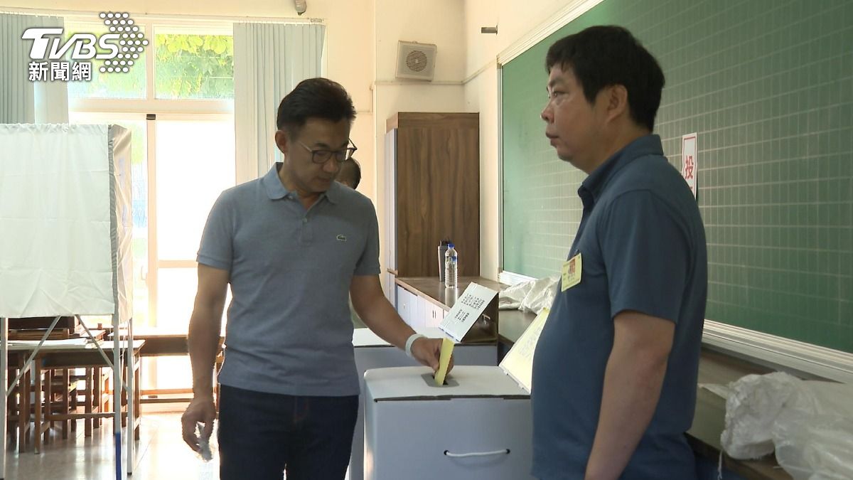 江啟臣則呼籲人民之間相互尊重包容。(圖/TVBS)