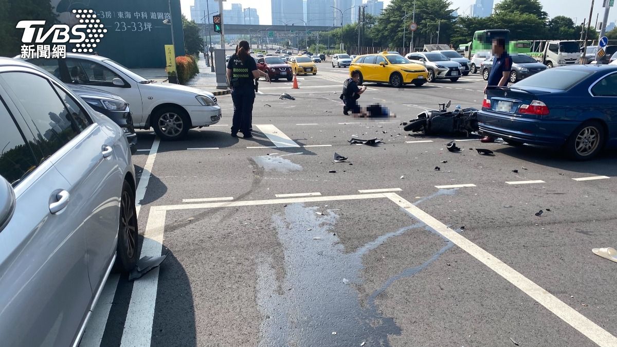 台中男恍神闖紅燈「撞飛機車騎士」 連撞三車釀一死慘劇。(圖/民眾提供)