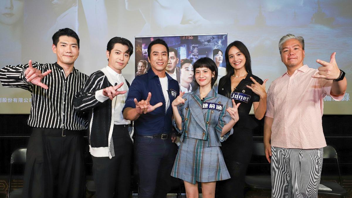 左起小鹿、侯彥西、莊凱勛、連俞涵、謝怡芬（Janet）、阿甘。（圖／民視提供）