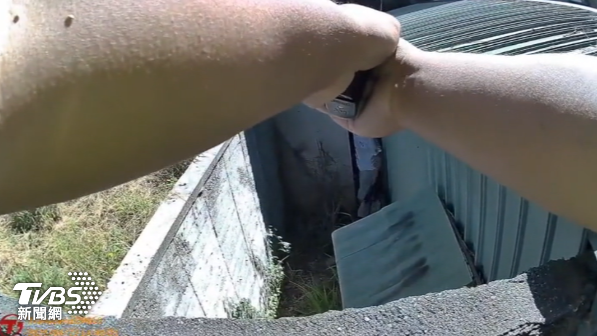 竊賊偷遍花蓮遭警持槍戒備,竟還拒捕逃。(圖/TVBS)