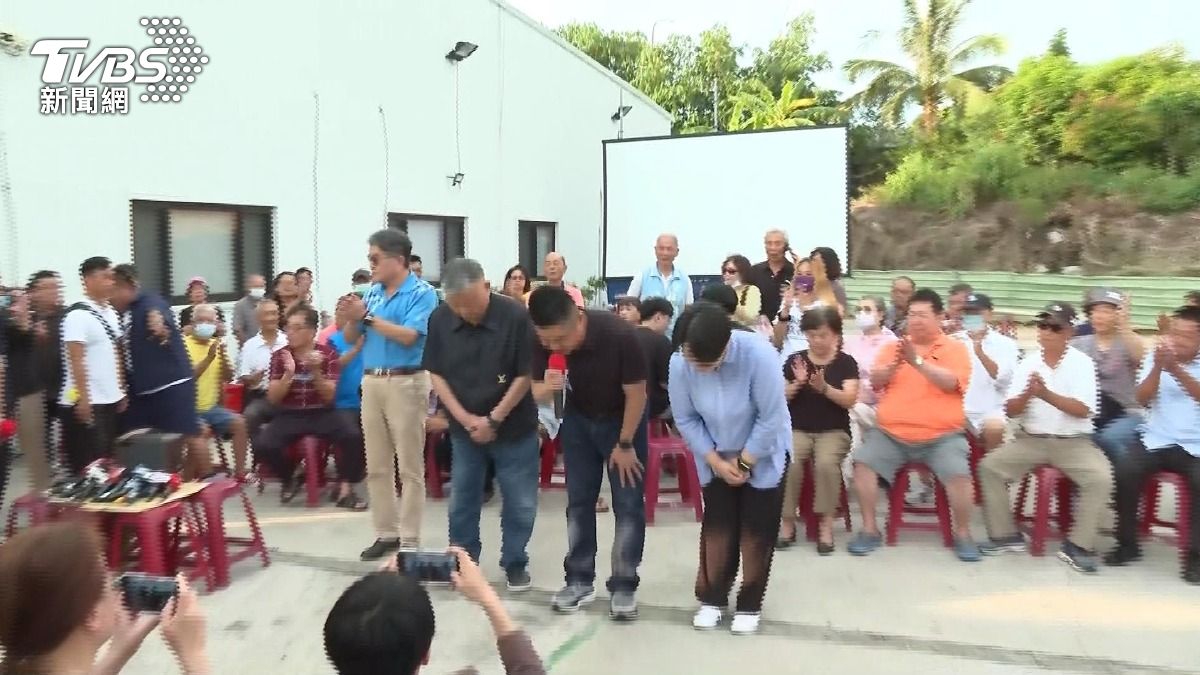 顏寬恆向支持者感謝。(圖/TVBS)